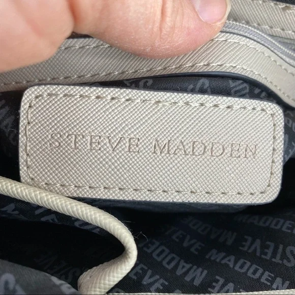 Steve Madden light gray crossbody bag with gold chain strap hardware - Picture 7 of 13